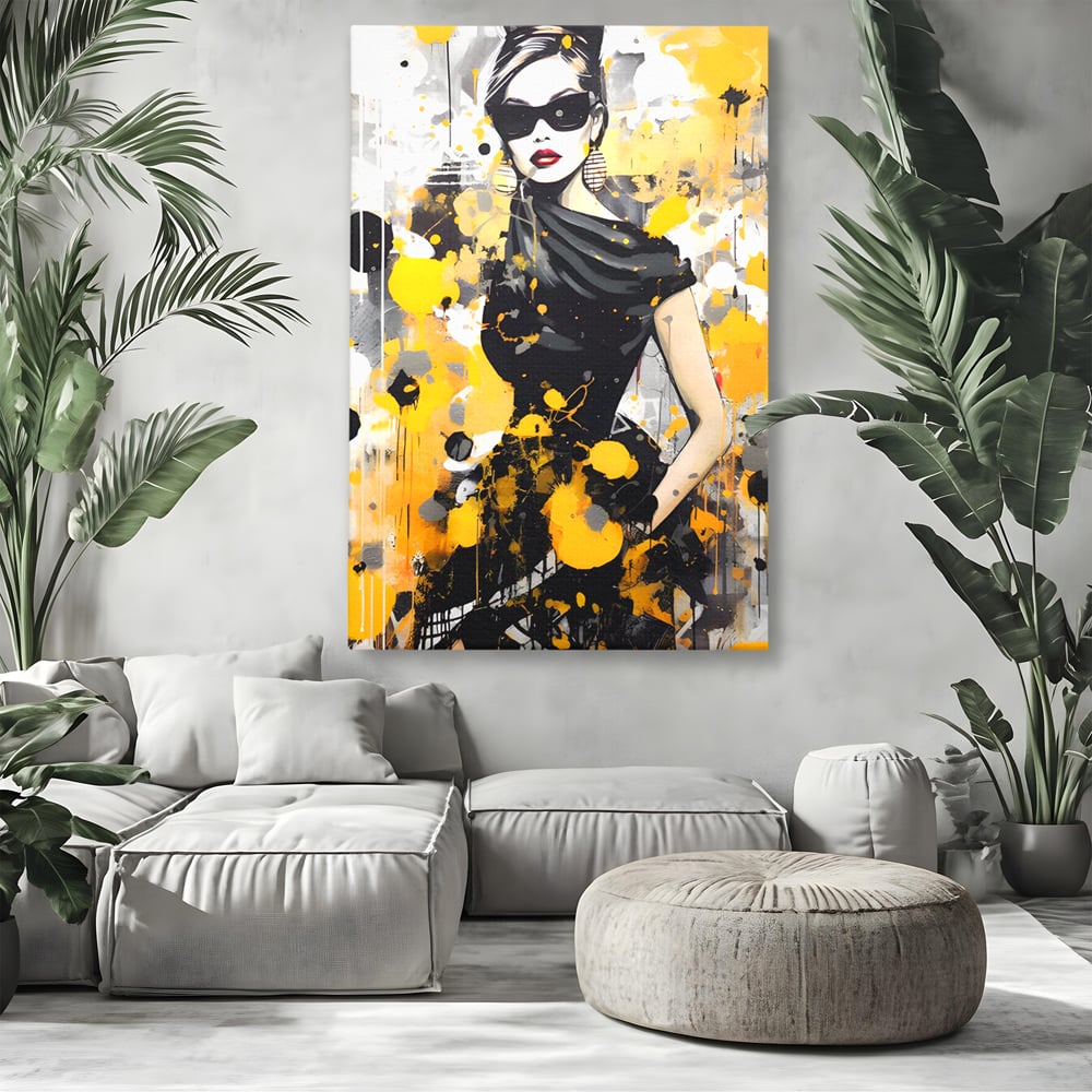 Tablou canvas cu tablou canvas portret femeie eleganta ochelari, fara rama, pe sasiu de lemn, pe perete intr-un living